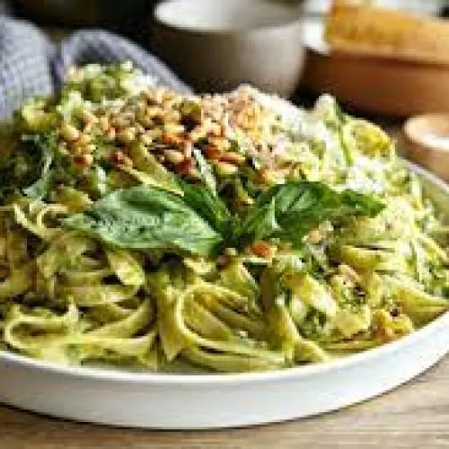 FETTUCİNİ PESTO SOSLU