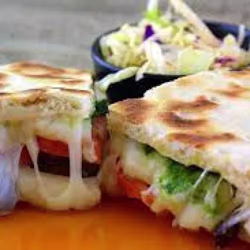 SEBZELİ KAŞARLI TOST