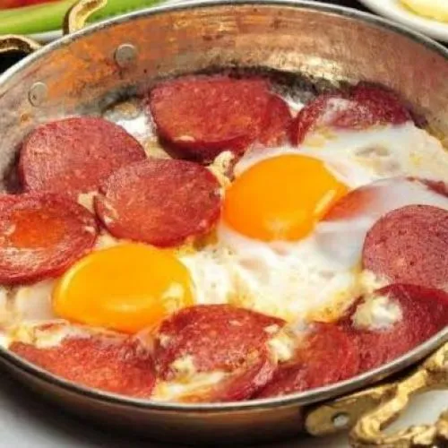 SUCUKLU YUMURTA