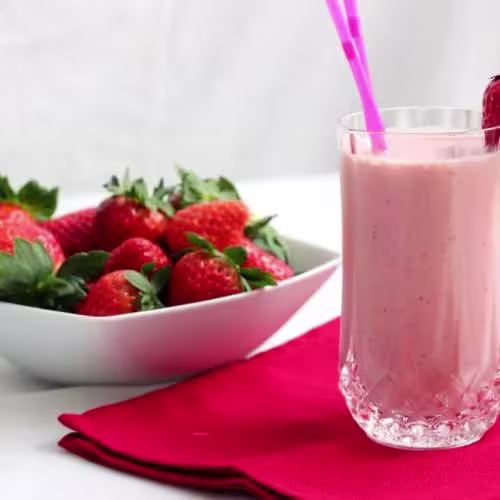 ÇİLEKLİ MİLKSHAKE