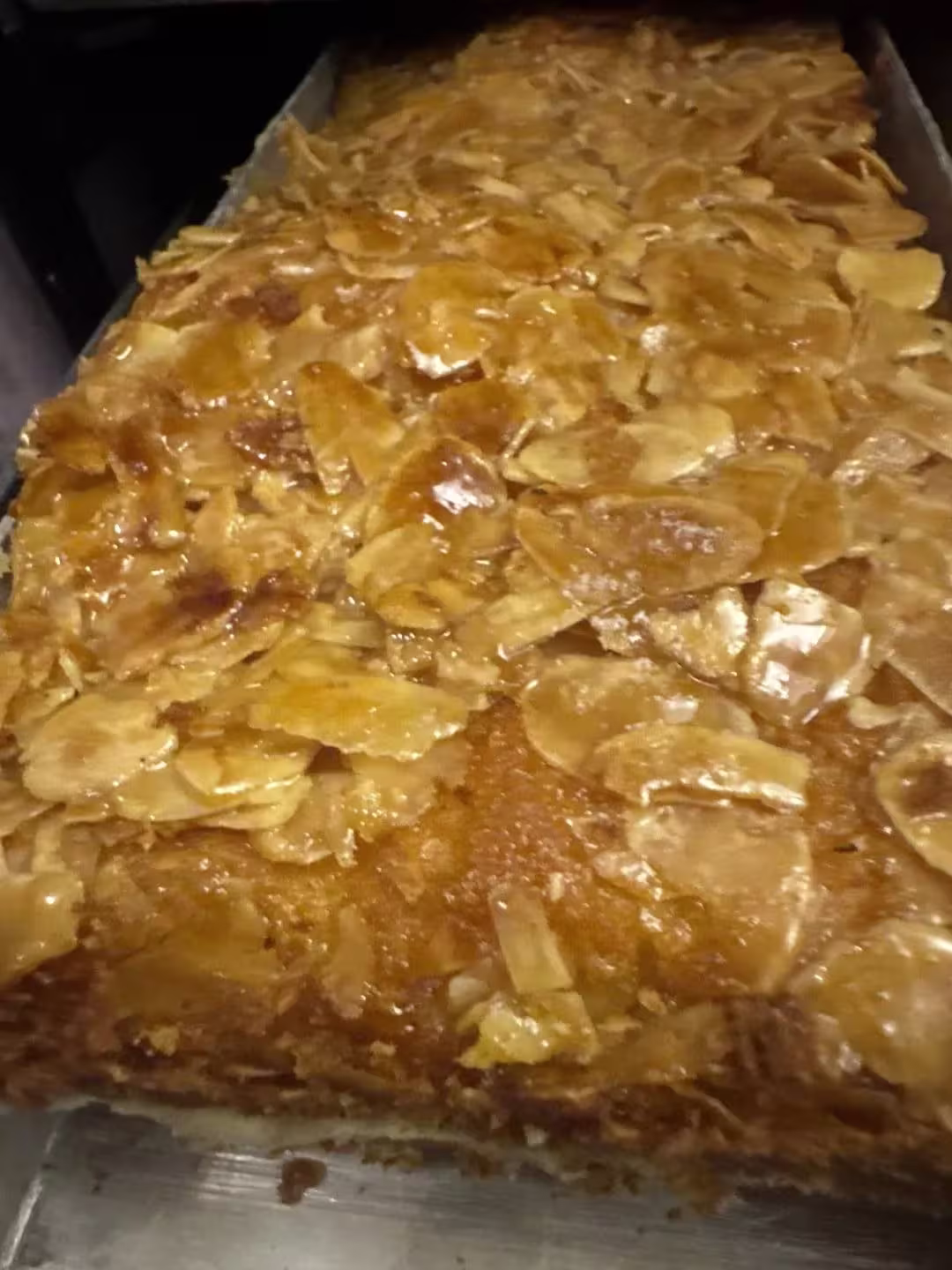 Bienenstich (1 Stück, gefüllt) 