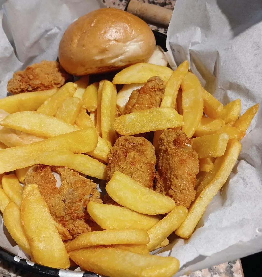 Atıştırma Tabağı (cips,sigara böreği,sosis,çıtır tavuk)