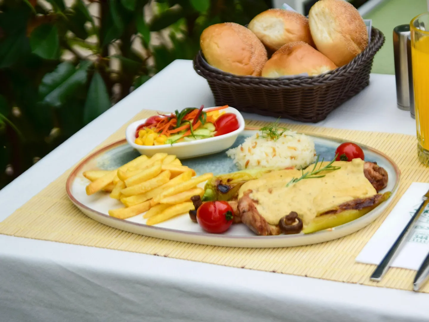 CAFE DE PARİS SOSLU TAVUK 