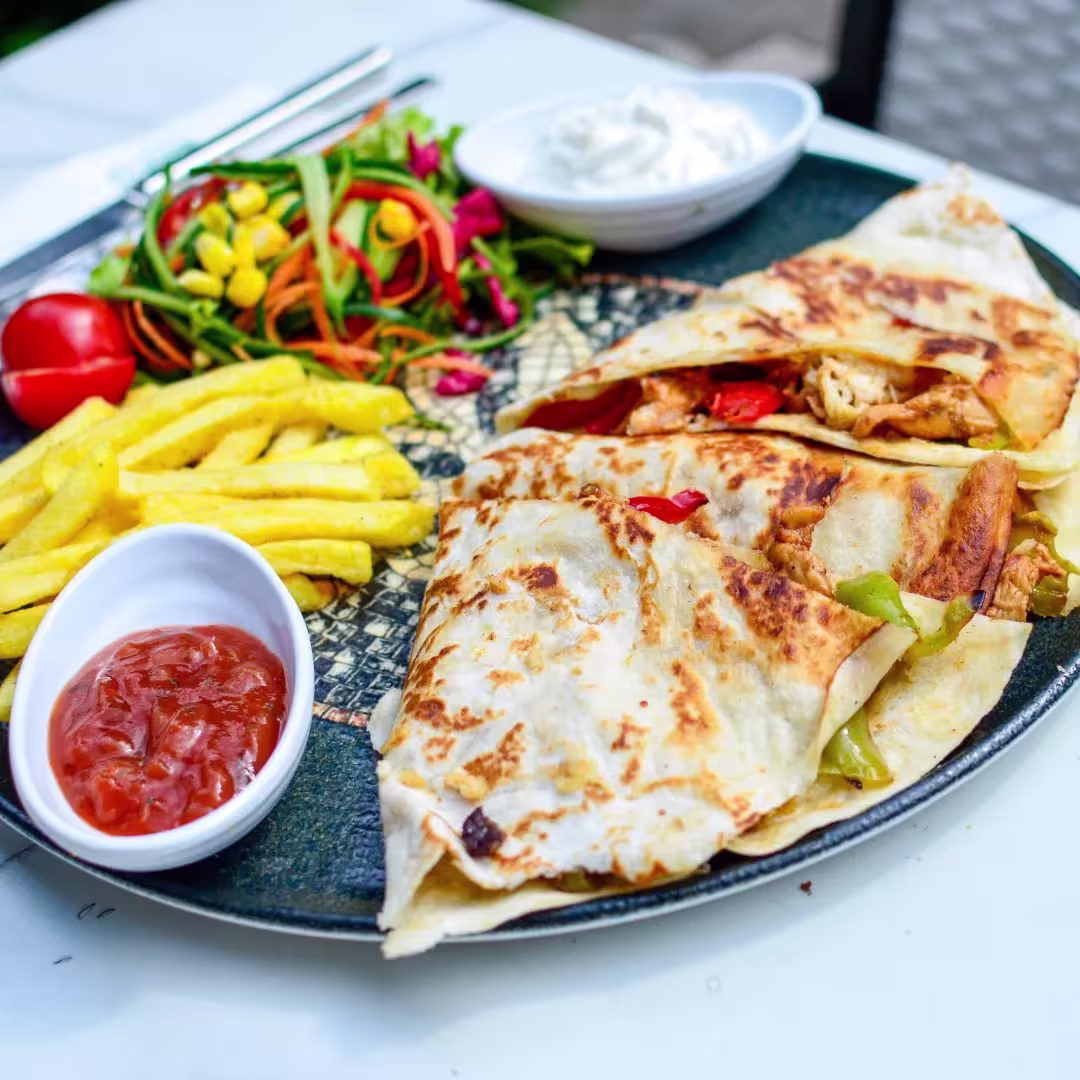 TAVUK QESADILLA