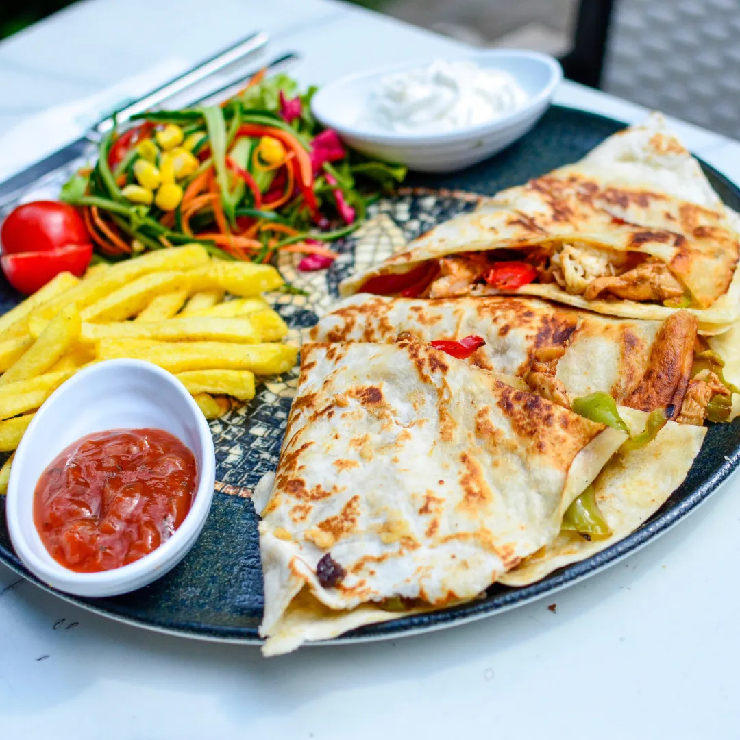 TAVUK QESADILLA
