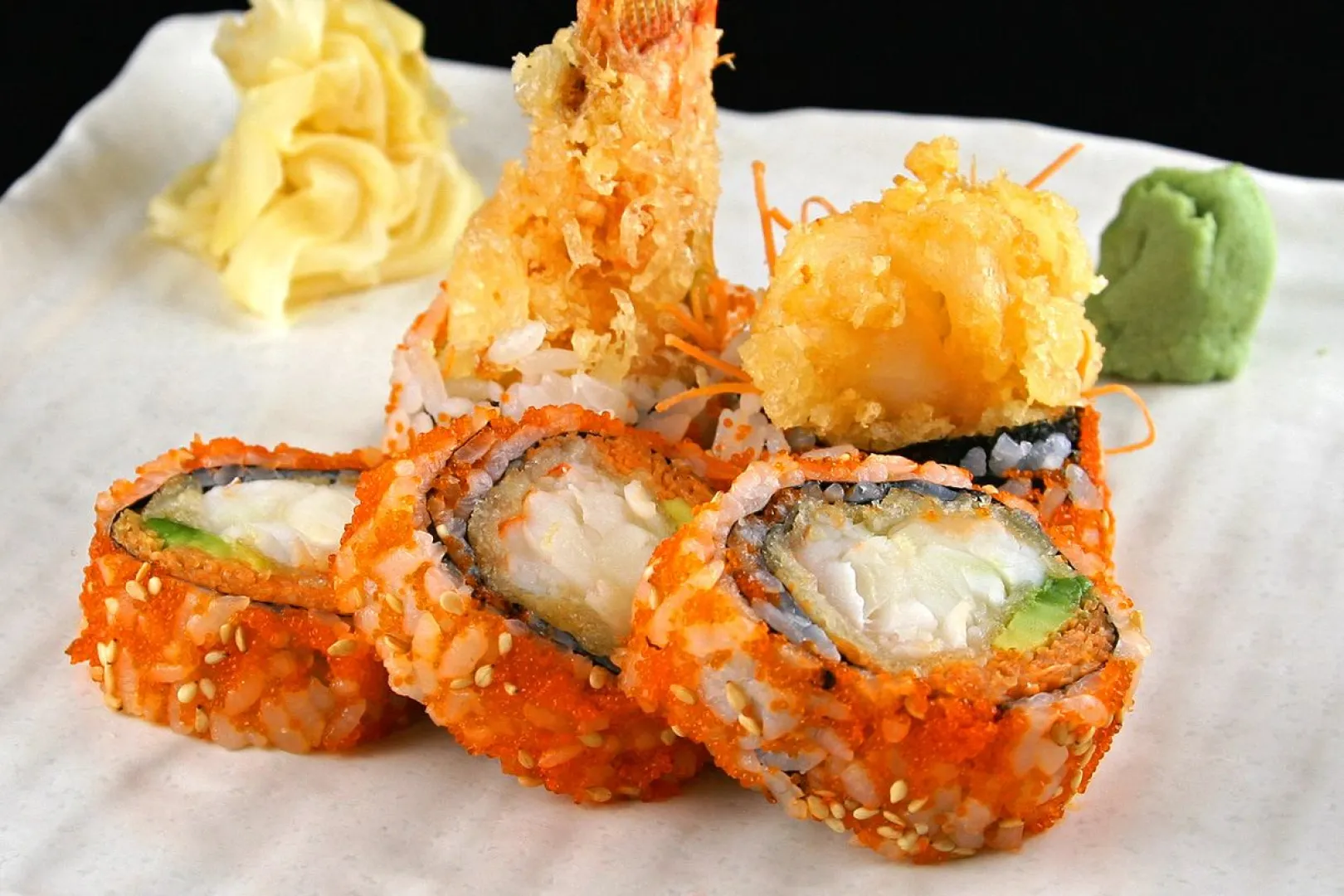  KIZARMIŞ ACI ROLL (SICAK VE PİŞMİŞ SUSHİ)	