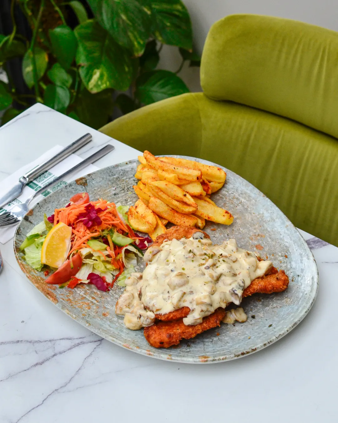 MANTAR SOSLU SCHNİTZEL